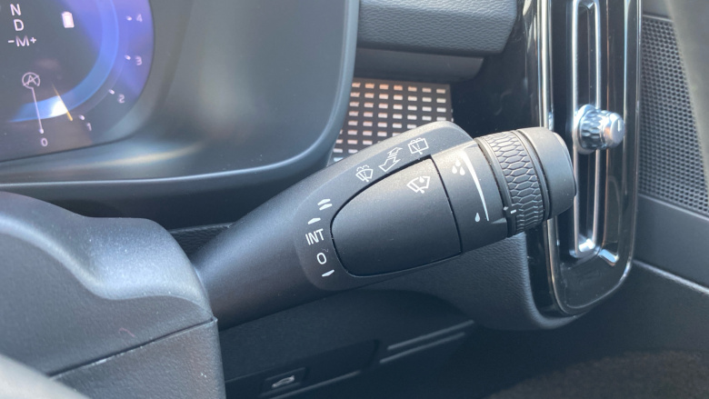 Volvo XC40 2.0 B3P Plus Dark 5dr Auto Petrol Estate